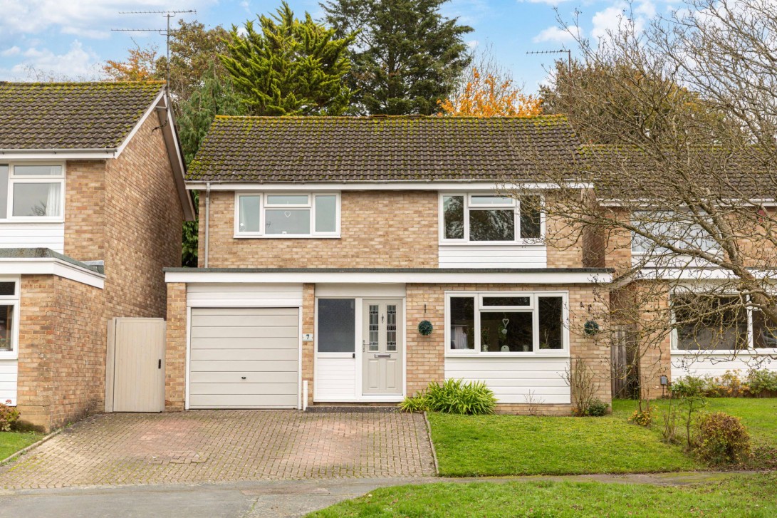 Photo of 7 Briarswood Close, Crawley