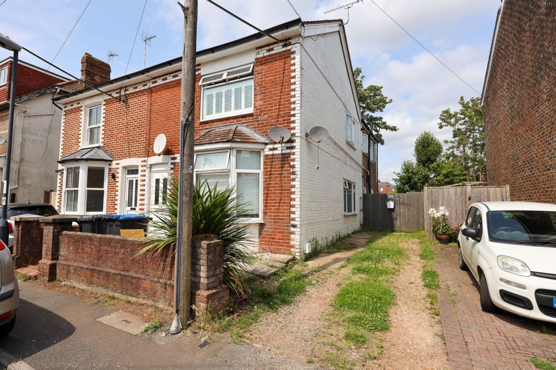 Photo of 22b Newport Road, Burgess Hill