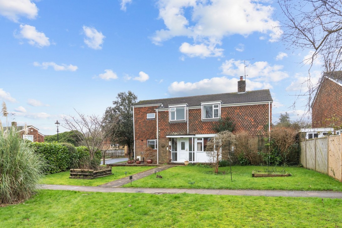 Photo of 4 Farm Close, Horsham