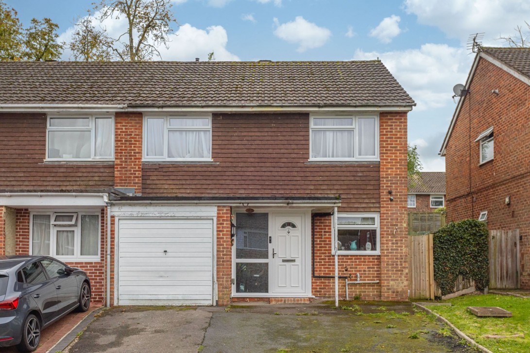 Photo of 18 Parkfield Close, Crawley