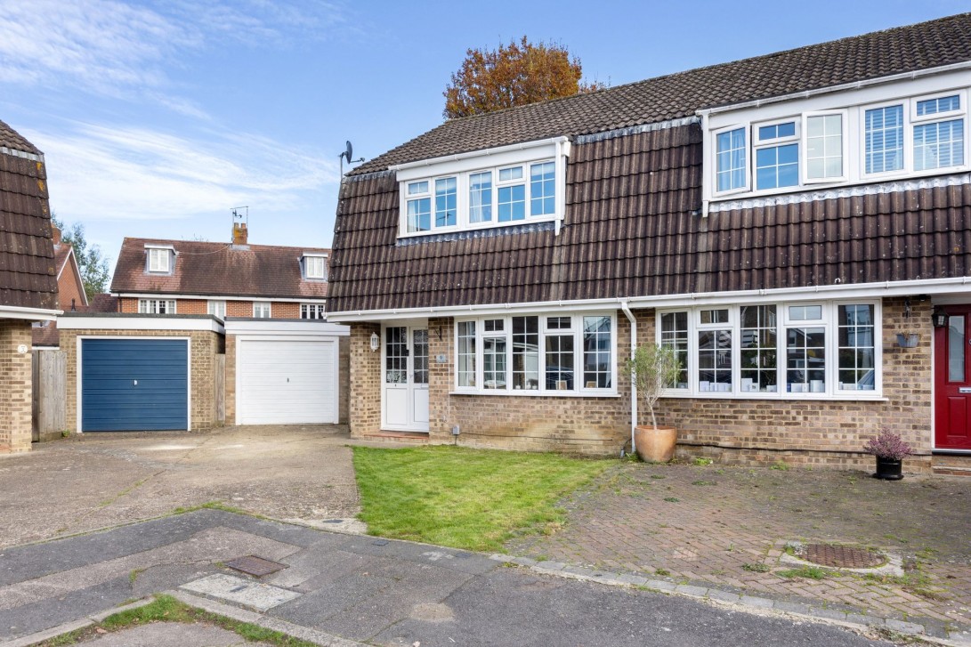 Photo of 9 Dene Close, Horley