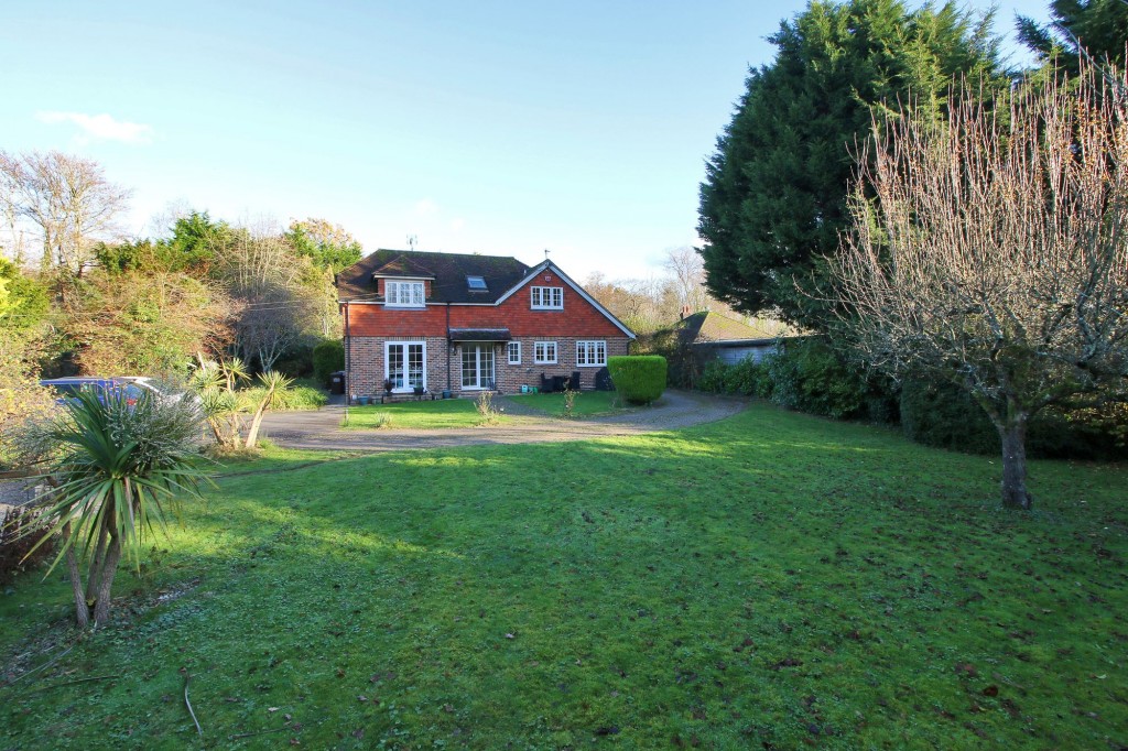 4 Bed Detached House In Uckfield Tn22 3ea Price £750 000 Ref