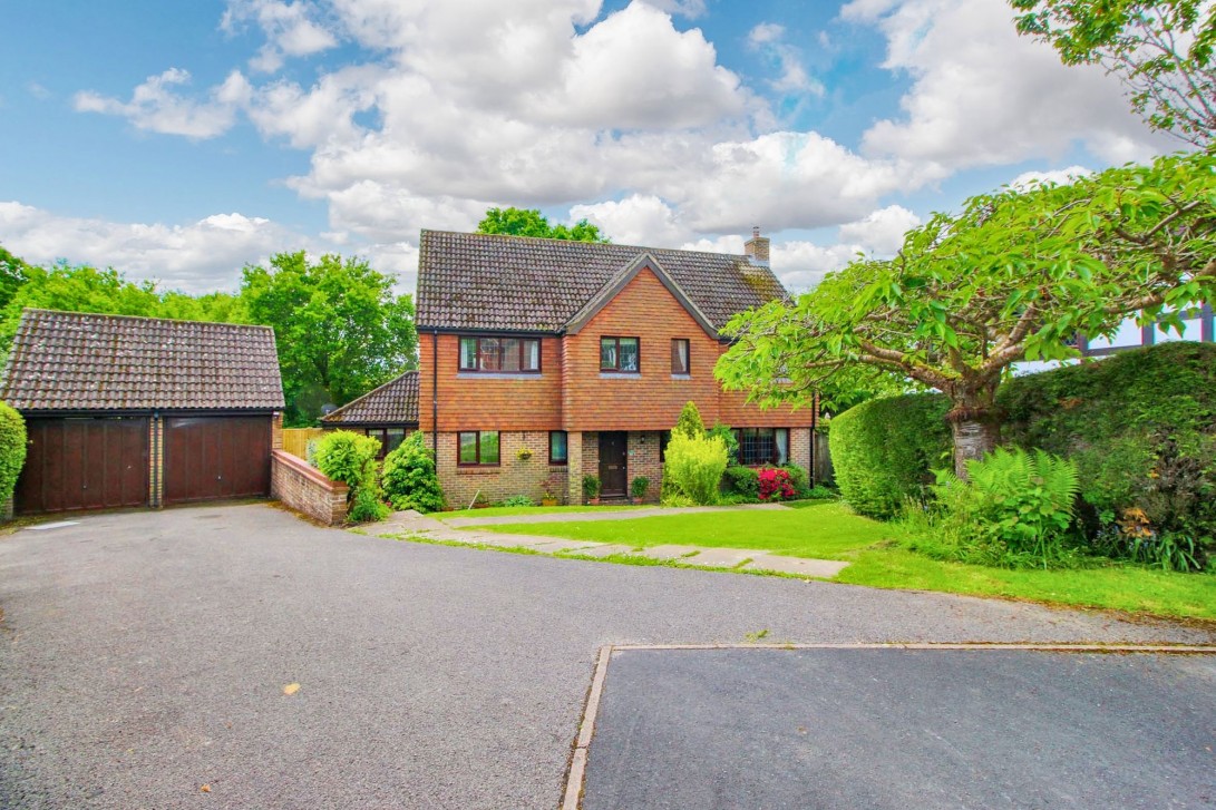 Photo of 8 Britts Farm Road, Uckfield