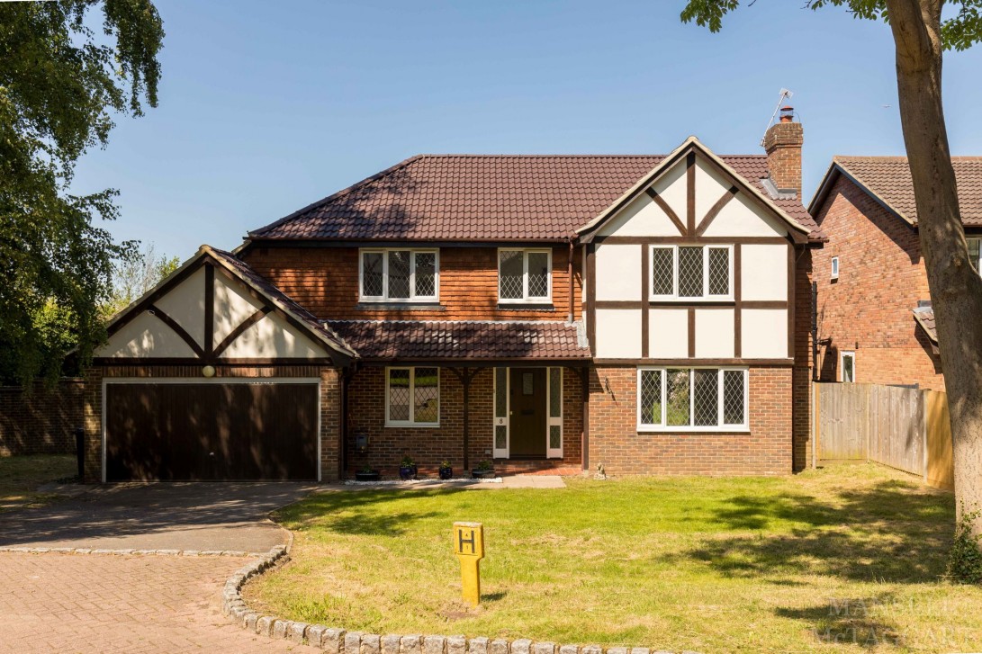 Photo of 8 Kinnibrugh Drive, Lingfield