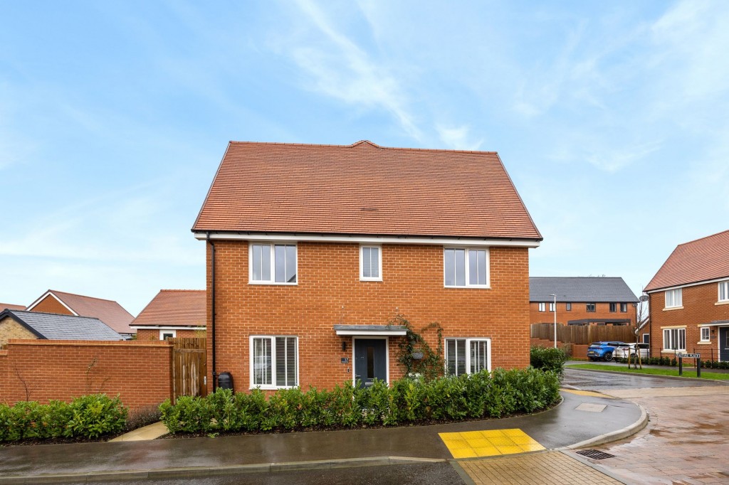 3 Bed Semi Detached House In Uckfield Tn22 5fs Price £400 000 Ref