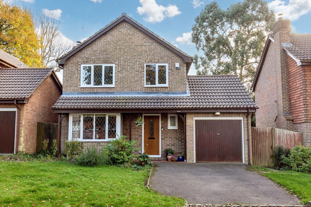 Photo of 10 Kinnibrugh Drive, Lingfield