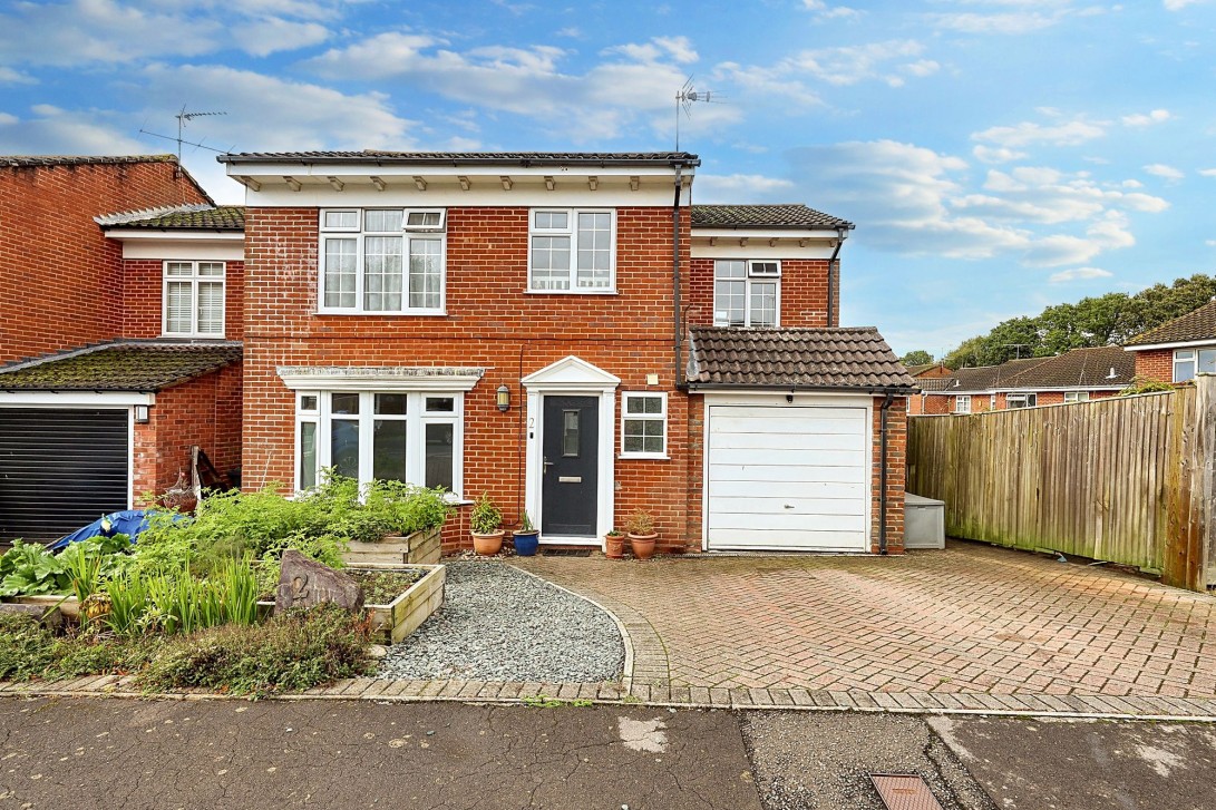 Photo of 2 Gerald Close, Burgess Hill