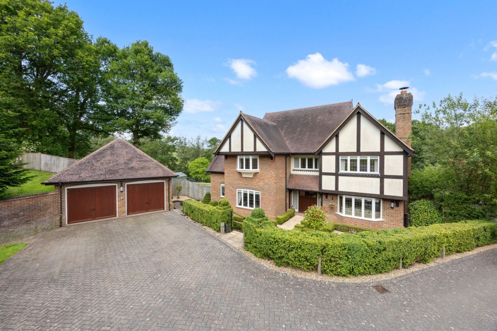 5 Bed Detached House In Crowborough Tn6 1xl Price £1 550 000 Ref