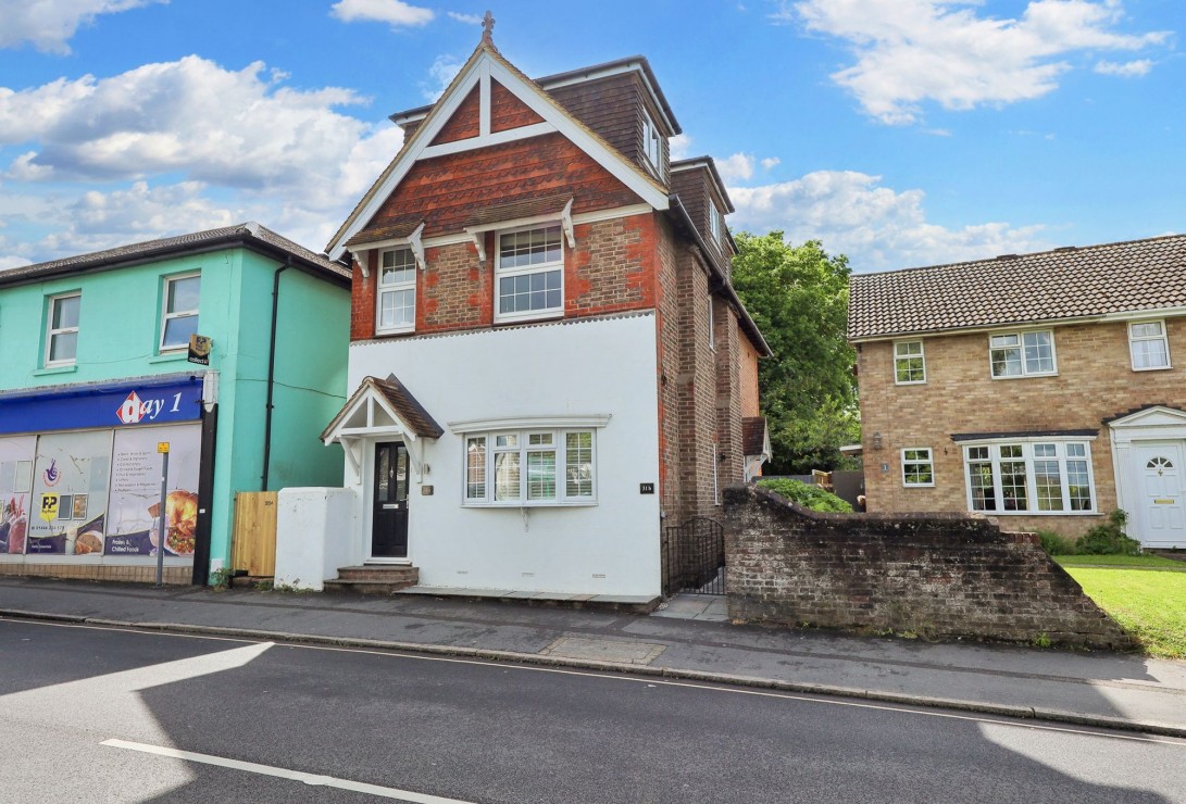 Photo of 31b Junction Road, Burgess Hill