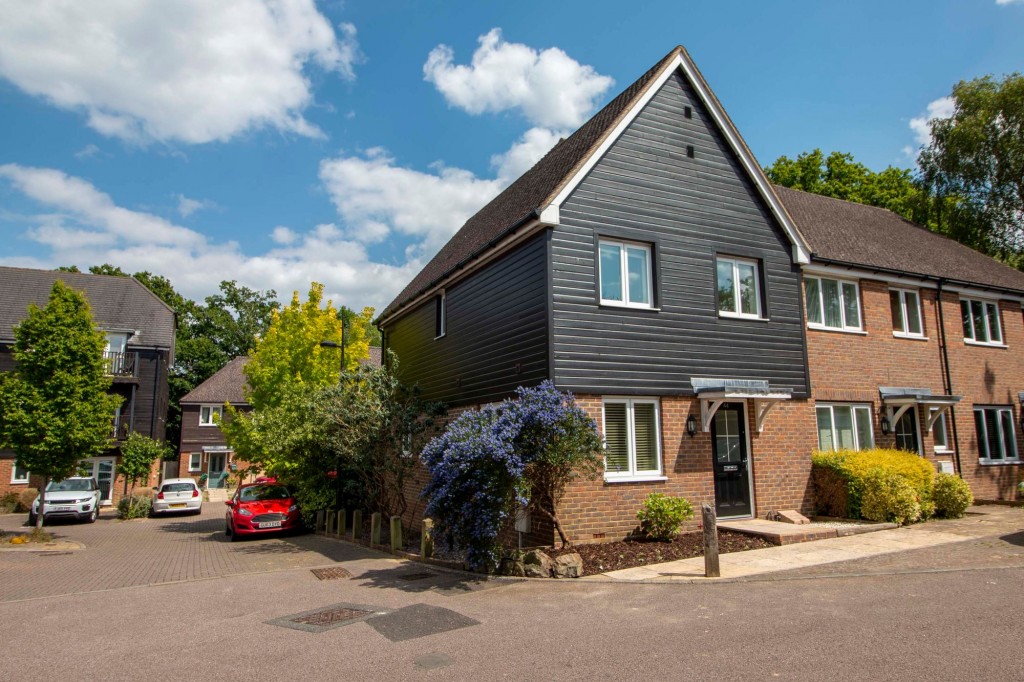 3 Bed Terraced House In Uckfield Tn22 5et Price £375 000 Ref