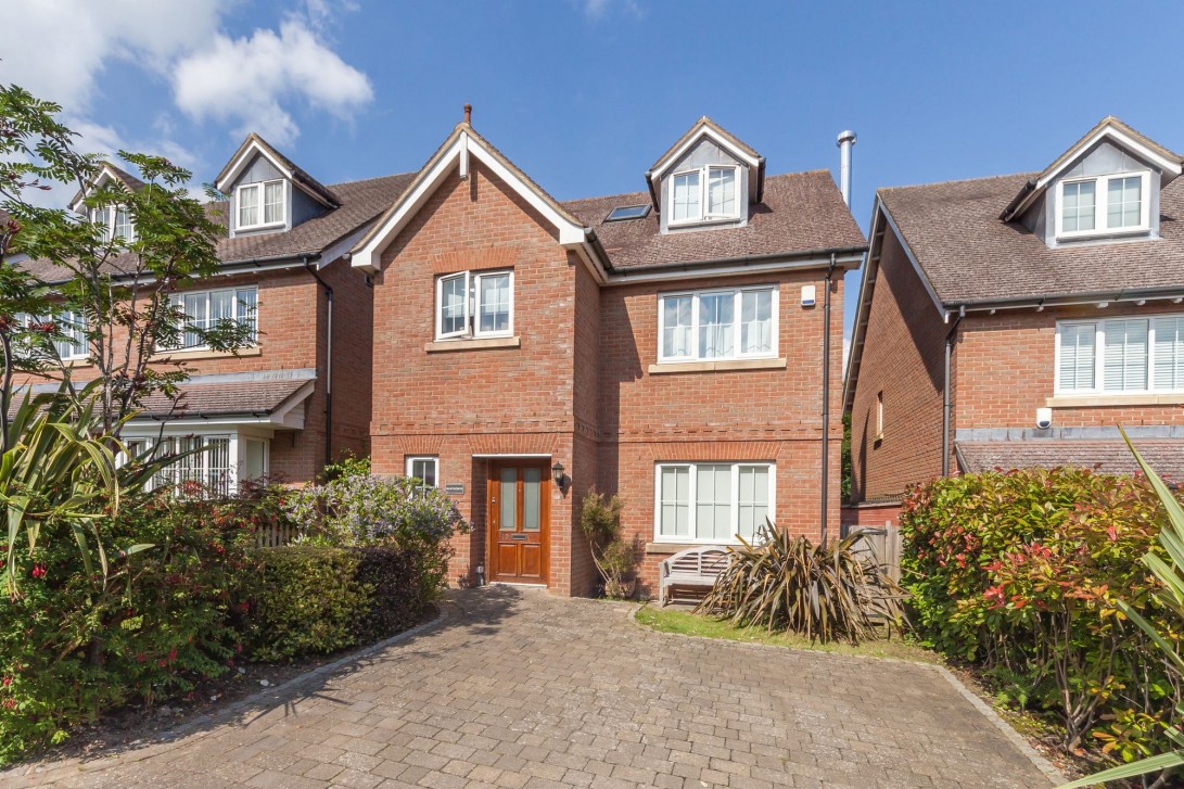 Photo of 10 Coombe Edge, Crowborough