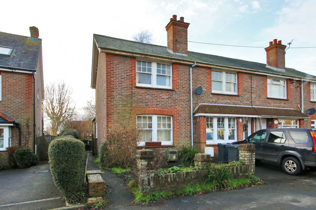 3 Bed Terraced House In Uckfield Tn22 4lg Price £300 000 Ref