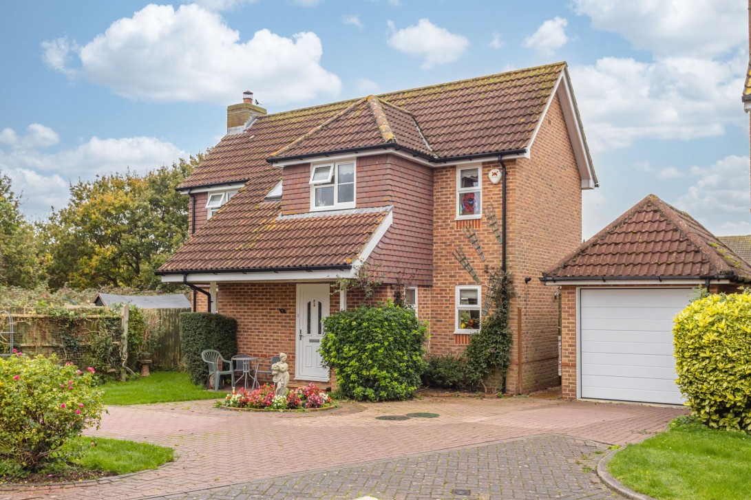 Photo of 7 Mallard Close, Horley