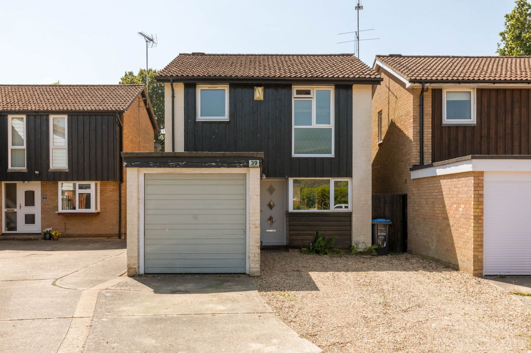 Photo of 39 Calluna Drive, Crawley