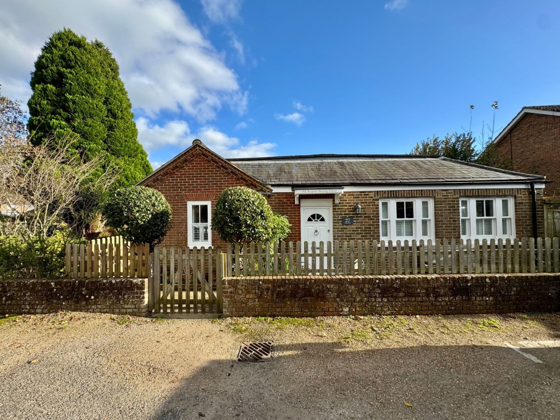 Photo of 27 Chapelfields, Haywards Heath